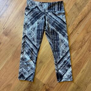 Lululemon SZ 6 Wunder Under Crop Leggings in Brush Stroke